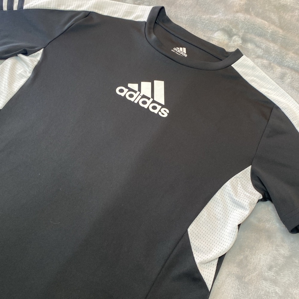 Adidas Athletic T-Shirt Kids Size L 14/16 Black White Mesh Panel Logo Tee - Picture 7 of 7